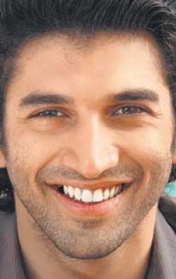 Aditya Roy Kapoor - bio and intersting facts about personal life.