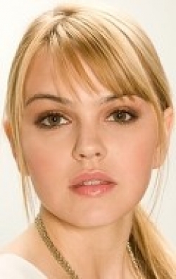 Aimee Teegarden - bio and intersting facts about personal life.