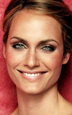 Amber Valletta - bio and intersting facts about personal life.