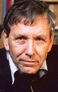 Amos Oz - bio and intersting facts about personal life.