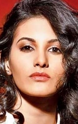 Amyra Dastur - bio and intersting facts about personal life.
