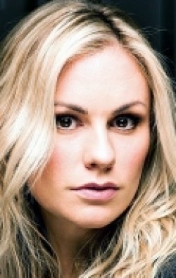 Recent Anna Paquin pictures.