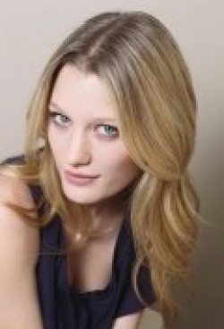 Ashley Hinshaw - bio and intersting facts about personal life.