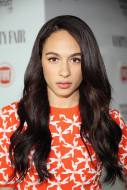 Aurora Perrineau - bio and intersting facts about personal life.
