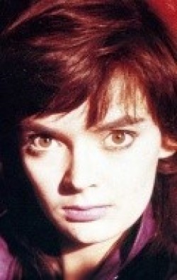 Barbara Steele - bio and intersting facts about personal life.