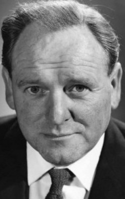 Bernard Lee - bio and intersting facts about personal life.