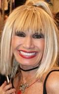Betsey Johnson - bio and intersting facts about personal life.