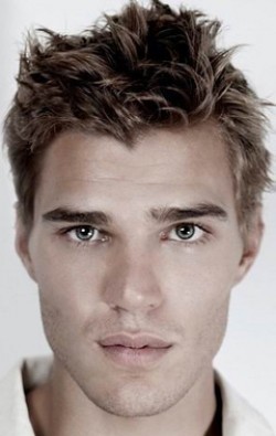 Chris Zylka - bio and intersting facts about personal life.