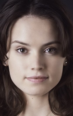 Daisy Ridley - bio and intersting facts about personal life.