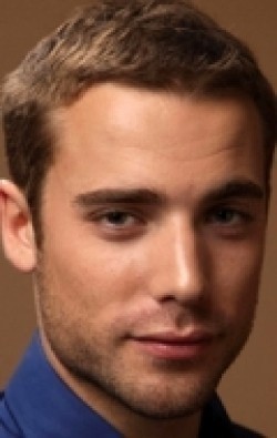Dustin Milligan - bio and intersting facts about personal life.