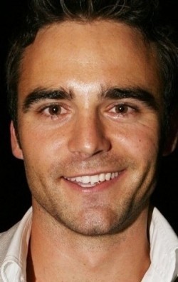 Dustin Clare - bio and intersting facts about personal life.