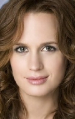 Elizabeth Reaser - bio and intersting facts about personal life.