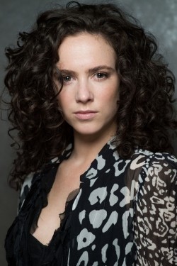 Amy Manson - wallpapers.