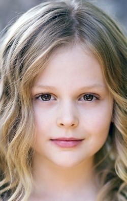 Emily Alyn Lind - bio and intersting facts about personal life.