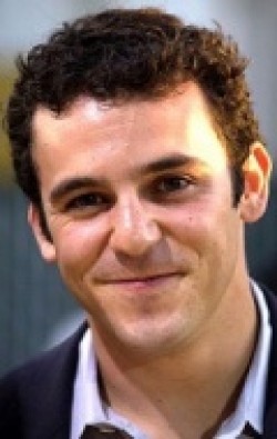 Fred Savage - bio and intersting facts about personal life.
