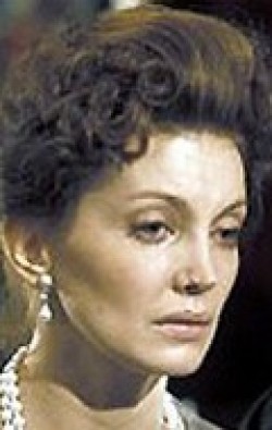 Gayle Hunnicutt - bio and intersting facts about personal life.