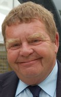 Geoffrey Hughes - bio and intersting facts about personal life.