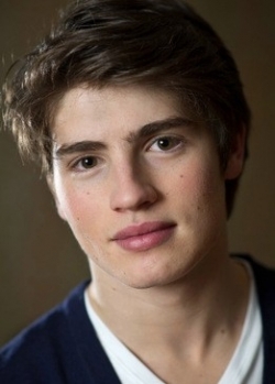 Gregg Sulkin - bio and intersting facts about personal life.