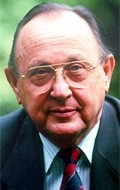 Hans-Dietrich Genscher - bio and intersting facts about personal life.