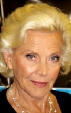 Honor Blackman - bio and intersting facts about personal life.