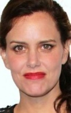 Ione Skye - bio and intersting facts about personal life.