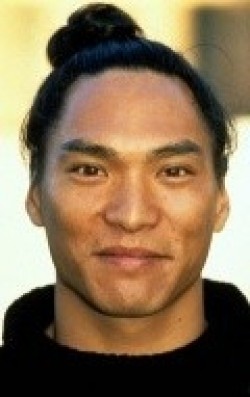 Jason Scott Lee - bio and intersting facts about personal life.