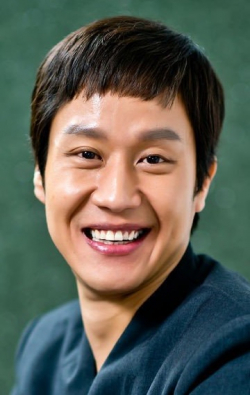 Jeong Woo - bio and intersting facts about personal life.