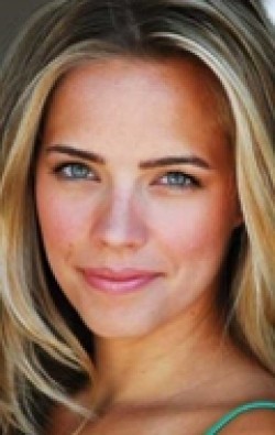 Jessica Barth - bio and intersting facts about personal life.