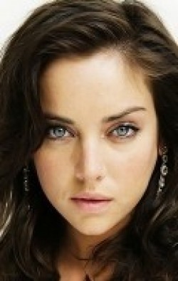 Jessica Stroup - bio and intersting facts about personal life.