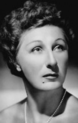 Judith Anderson - bio and intersting facts about personal life.
