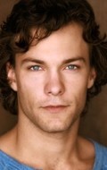 Kyle Schmid - bio and intersting facts about personal life.