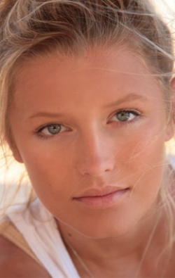 Recent Lily Travers pictures.