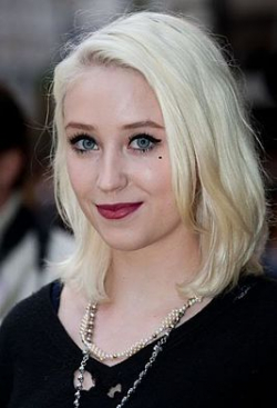 Lily Loveless - bio and intersting facts about personal life.