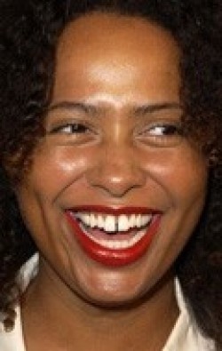 Lisa Nicole Carson - bio and intersting facts about personal life.