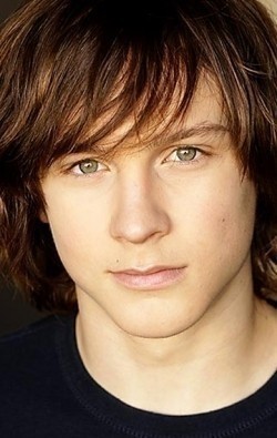 Logan Miller - bio and intersting facts about personal life.