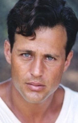 Louis Mandylor - bio and intersting facts about personal life.