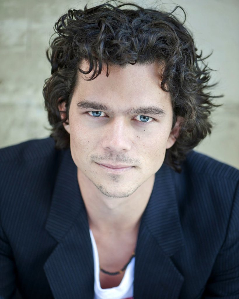 Recent Luke Arnold pictures.