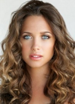 Maiara Walsh - bio and intersting facts about personal life.