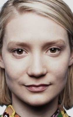 Mia Wasikowska - bio and intersting facts about personal life.
