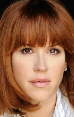 Molly Ringwald - bio and intersting facts about personal life.
