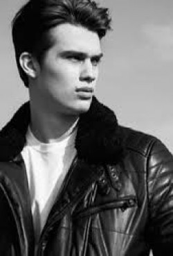 Nicholas Galitzine - bio and intersting facts about personal life.
