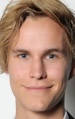 Recent Rhys Wakefield pictures.