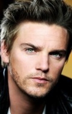 Riley Smith - bio and intersting facts about personal life.
