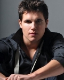 Recent Robbie Amell pictures.