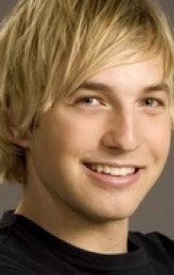 Ryan Hansen - bio and intersting facts about personal life.
