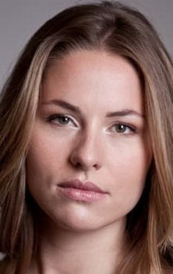 Sanne Langelaar - bio and intersting facts about personal life.