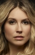 All best and recent Sarah Carter pictures.