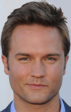 Scott Porter - bio and intersting facts about personal life.