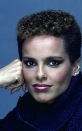 Shari Belafonte - bio and intersting facts about personal life.