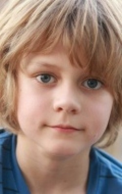Ty Simpkins - bio and intersting facts about personal life.